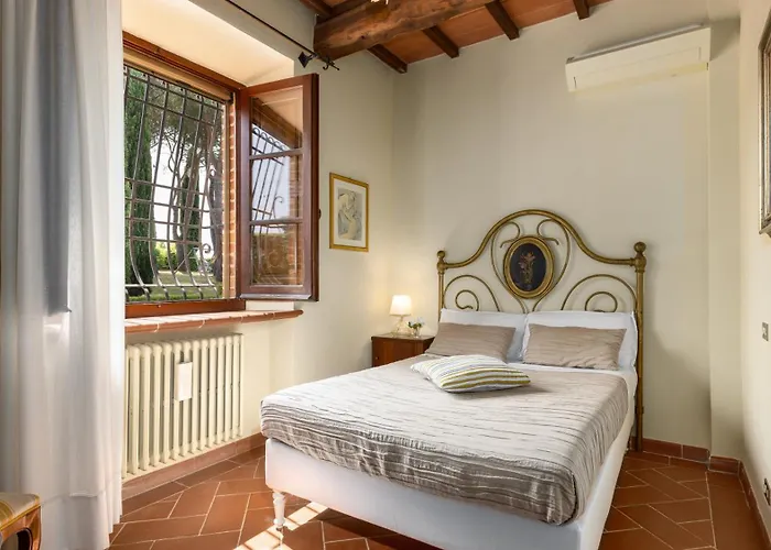 La Monarca 16, Emma Villa