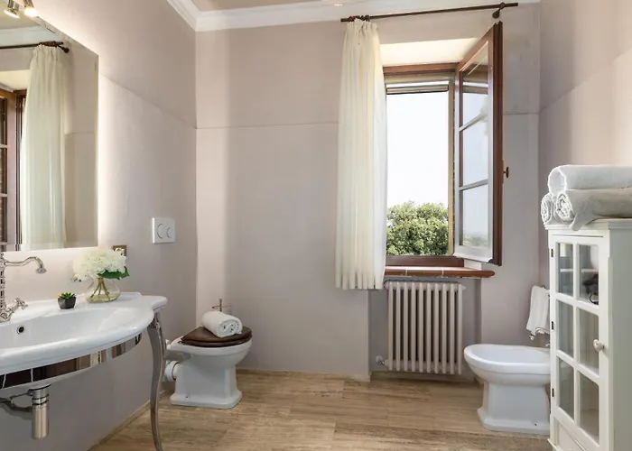 La Monarca 16, Emma Villa