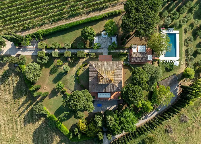 La Monarca 16, Emma Villa