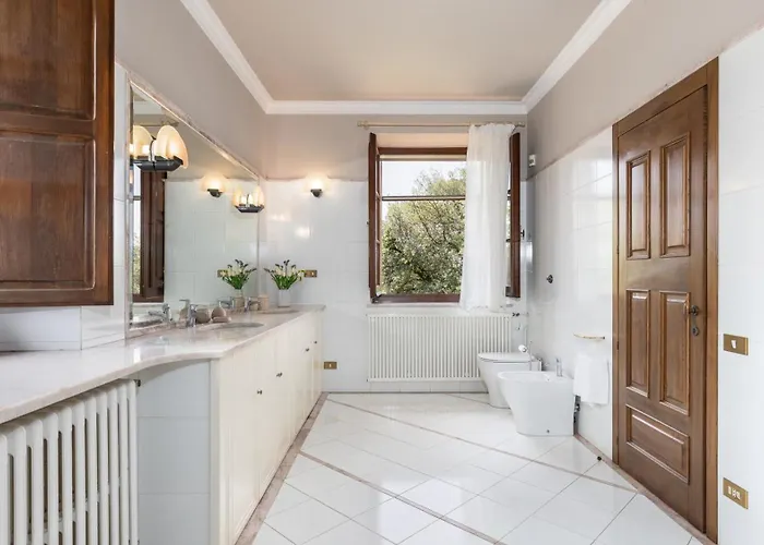 La Monarca 16, Emma Villa Torrita di Siena