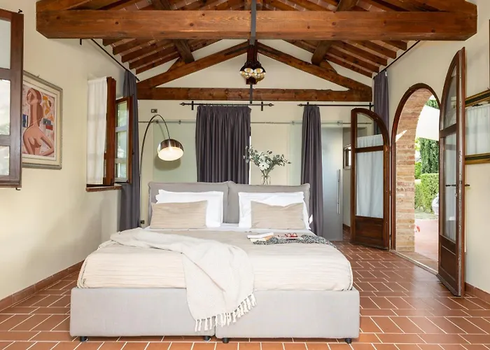 La Monarca 16, Emma Villa