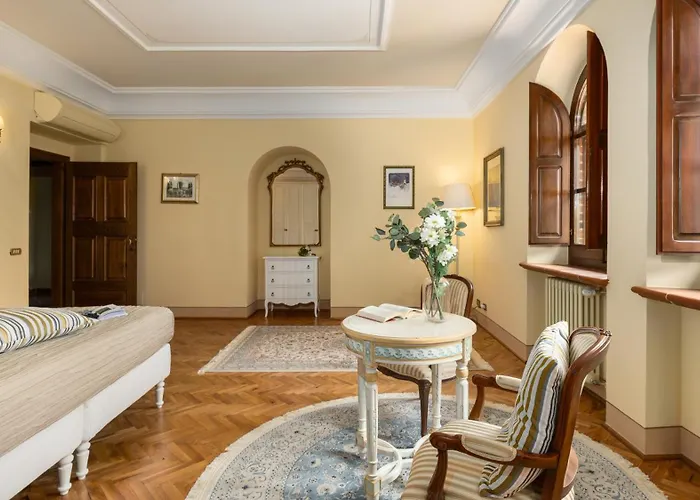 La Monarca 16, Emma Villa Torrita di Siena