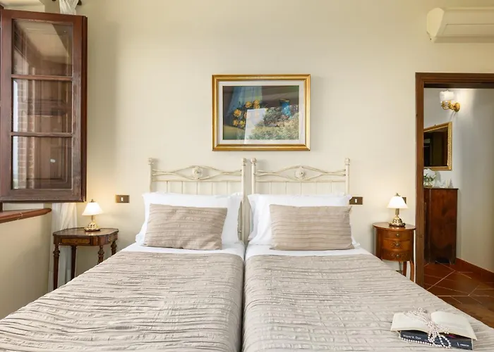 La Monarca 16, Emma *