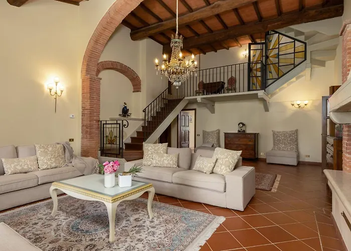 La Monarca 16, Emma Villa