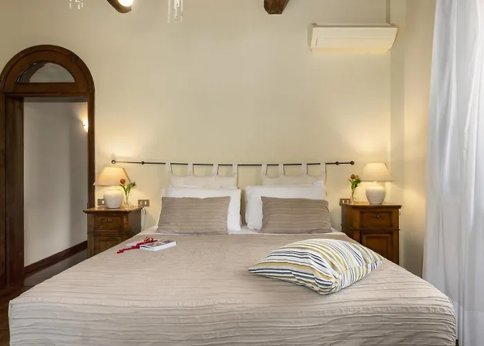 Villa La Monarca 16, Emma